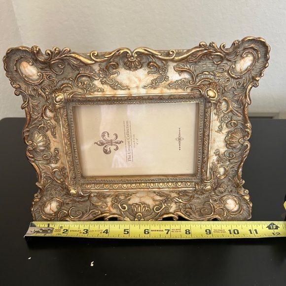 The Unique Collection Picture Frame. - Picture 6 of 6